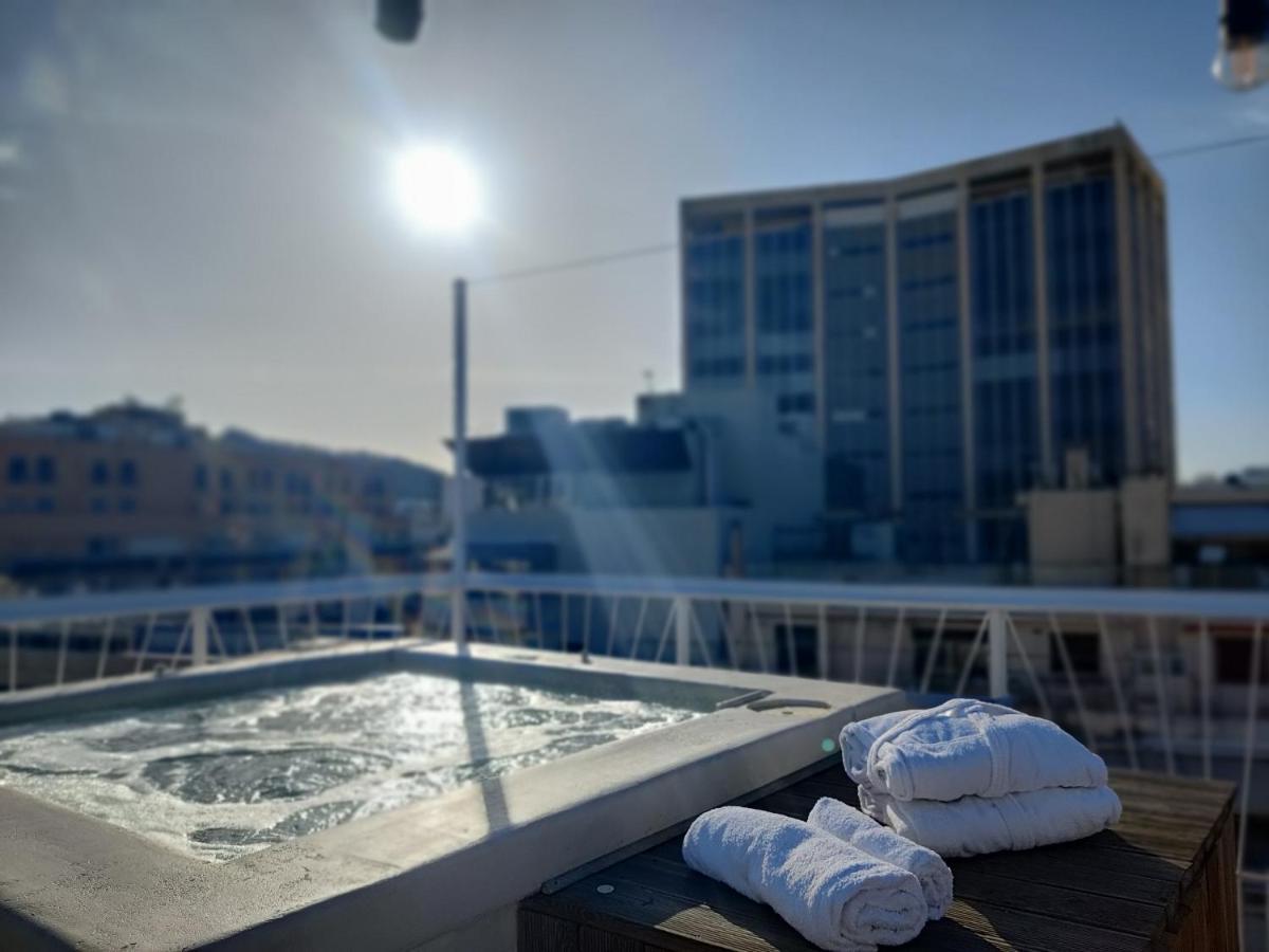 Unique Solar Penthouse With Jacuzzi And Sauna In Central 아테네 외부 사진